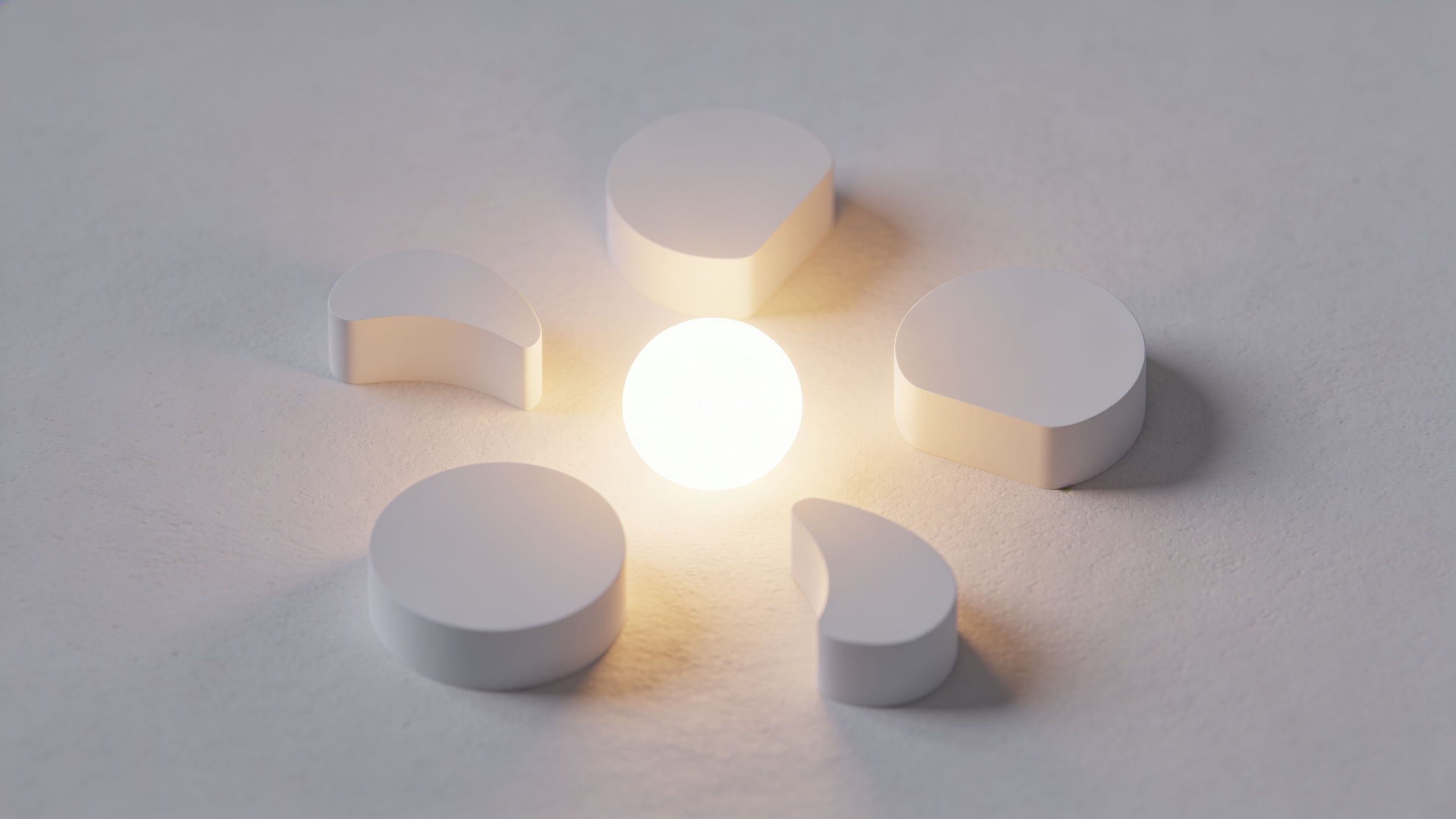 En lysende hvid kugle omgivet af abstrakte geometriske former på en tekstureret grå flade i 3D-stil.